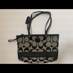 Beautiful barely used COACH bag.